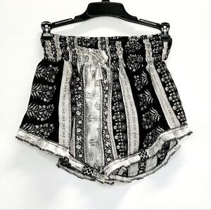 Boutique Black & White Silk Floral Boho Smocked Waist Pull On Shorts